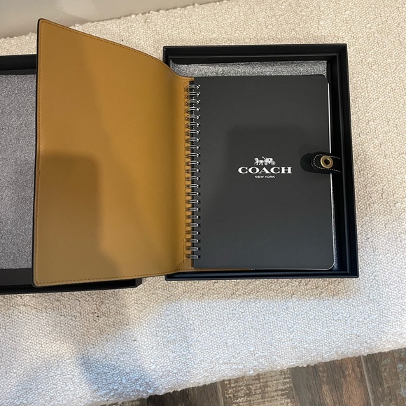 !!SOLD!! COACH Leather Notebook with Rexy Notebook Brass Turnlock - Picture 5 of 10